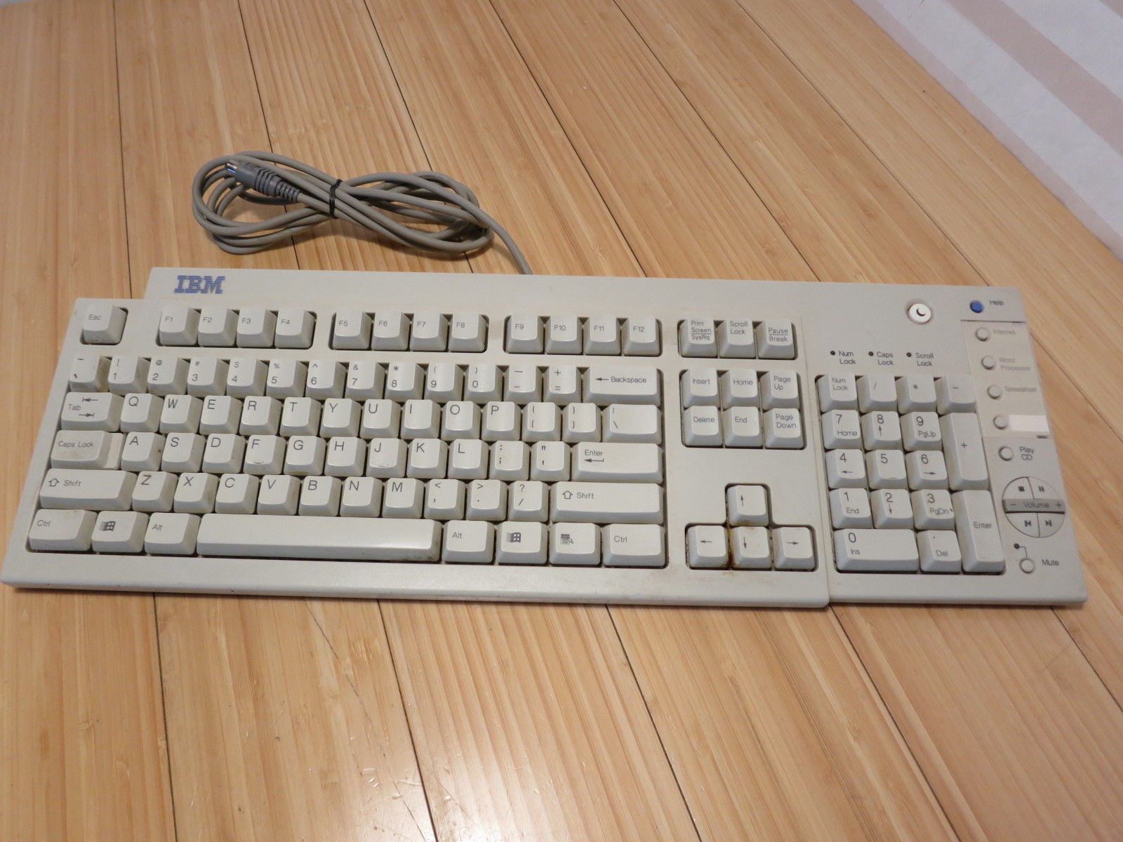 Ps 2 keyboard. PS/2 клавиатура. IBM PS/2. IBM ps2 model m. Клавиатура UNITEK 1906.
