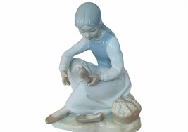 Lladro Nao Daisa Spain porcelain statue sculpture 86 girl holding foot shoe feet - $222.75