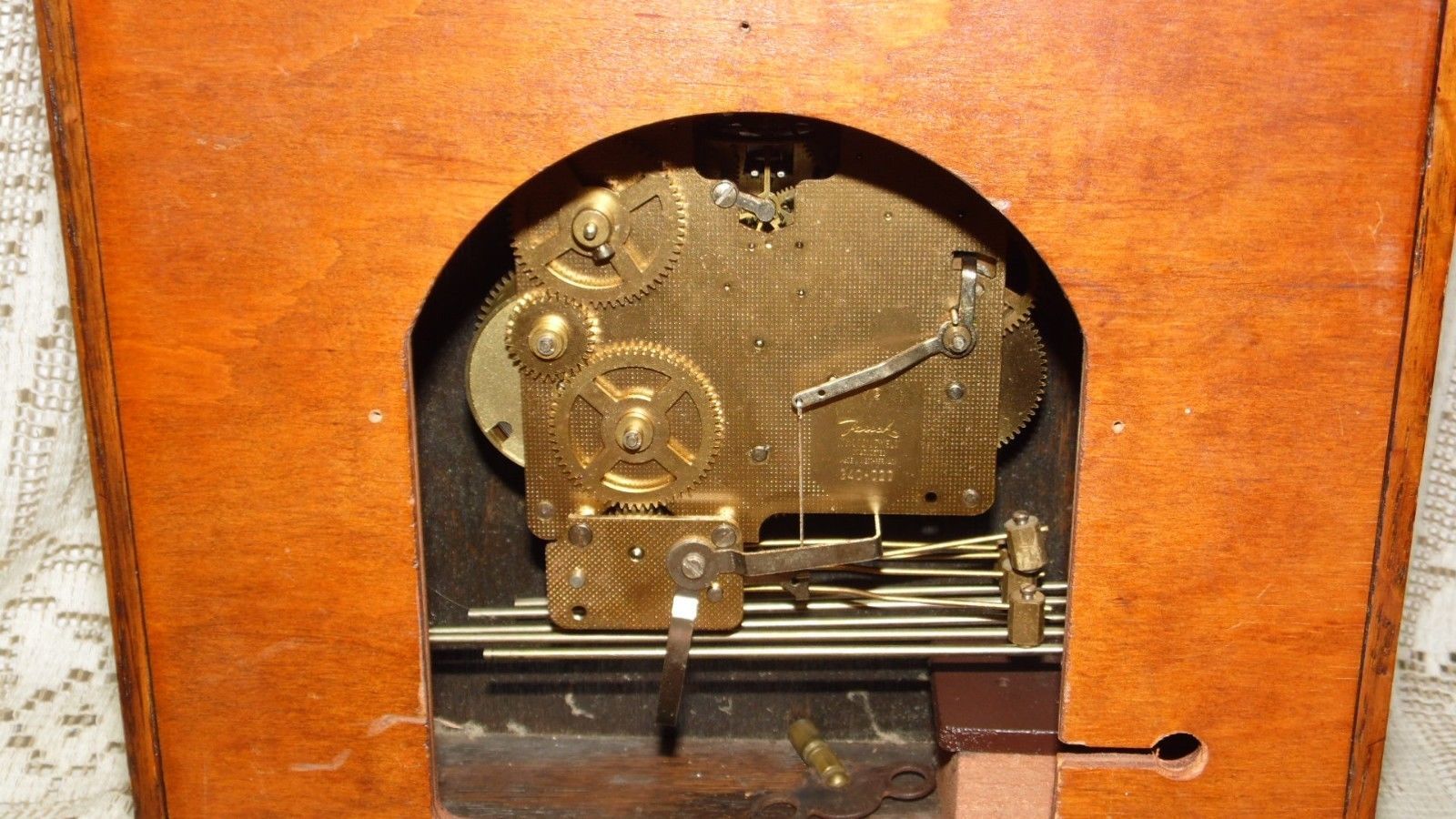 VINTAGE HERSCHEDE WESTMINSTER CHIME MANTEL CLOCK WITH KEY Shelf, Mantel