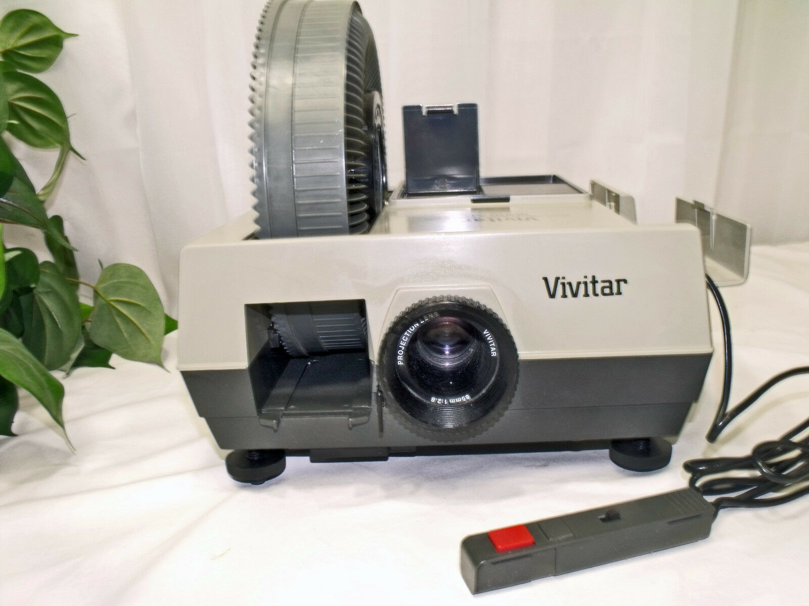 Vintage Vivitar 3000AF Auto Focus Slide Projector w/ Corded Remote