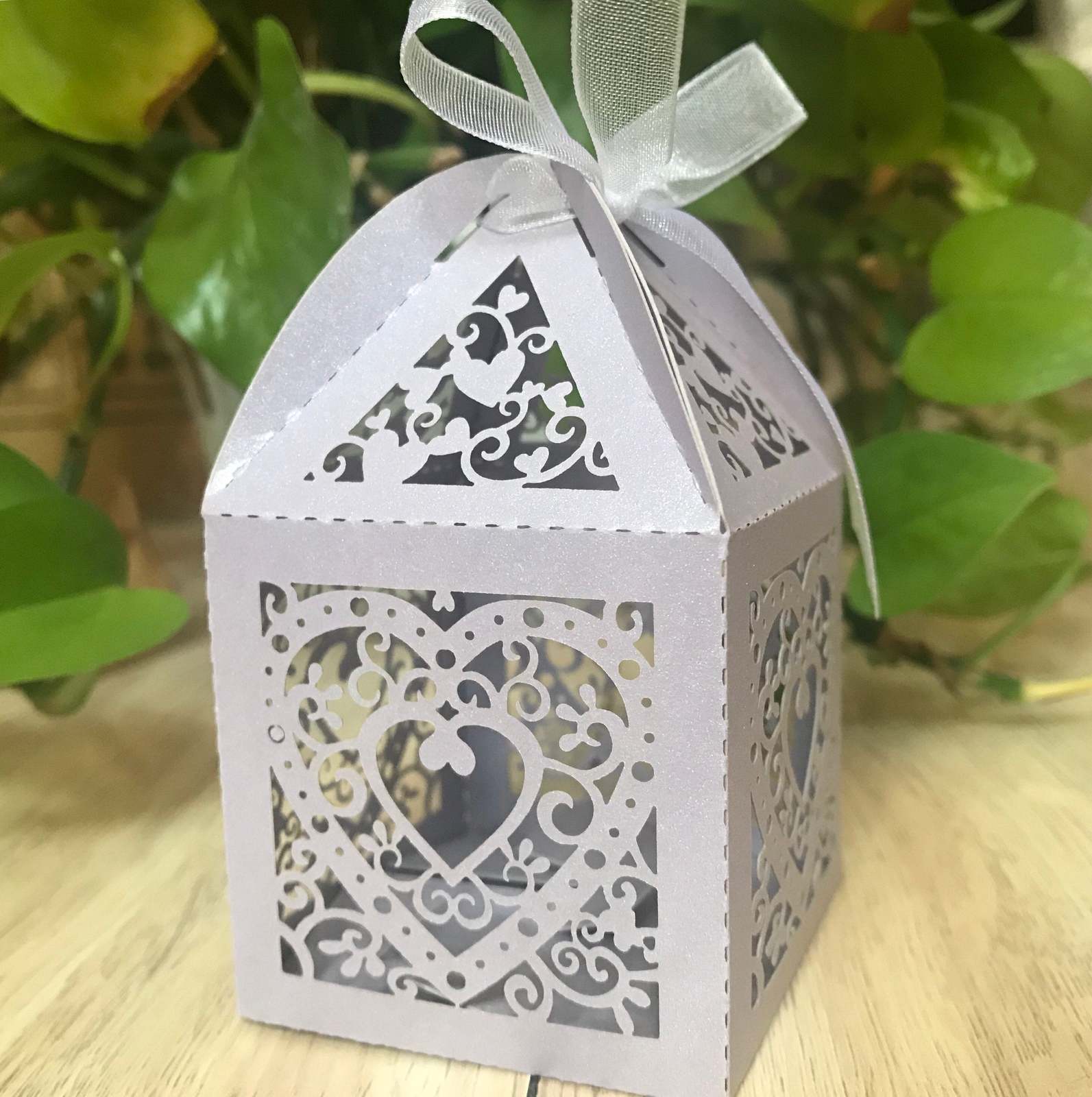 100pcs Light Purple Heart Laser Cut Wedding Favor Boxes,Small gift Packaging Box
