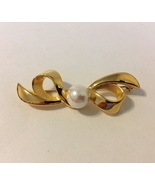 Bow Lapel Pin Brooch Vintage White Faux Pearl Gold Tone Textured Smooth ... - $25.00
