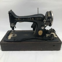 SINGER 1925 Vintage Sewing Machine with Bent Wood Cover and Base - $192.54