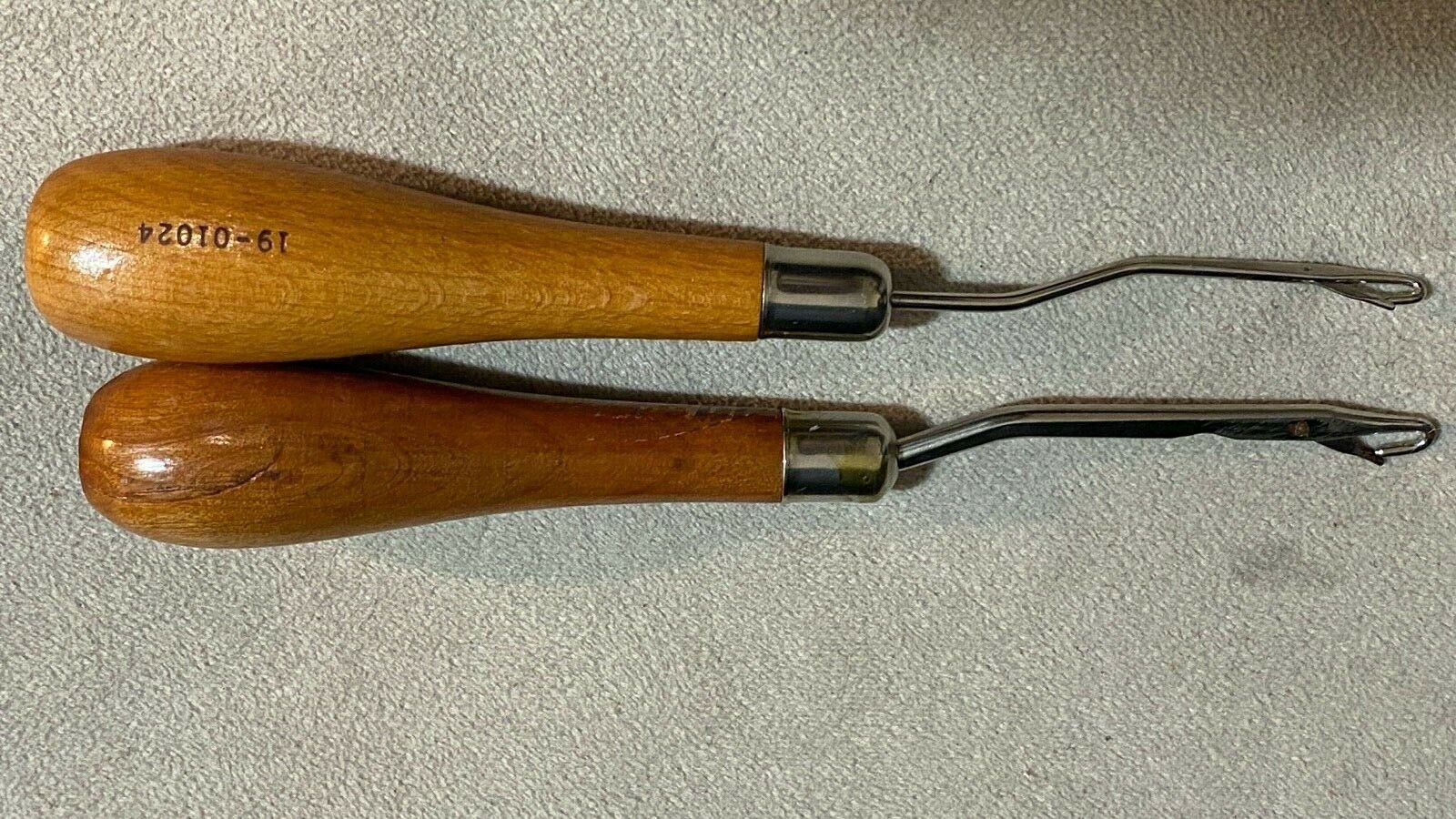 2 Vintage Rug Yarn Latch Hook Tool Wood Handle Flip Open Wand Latch
