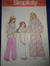 Simplicity Girls’ Robe Nightgown &amp; Pajamas Size 7 #7202 - $4.99