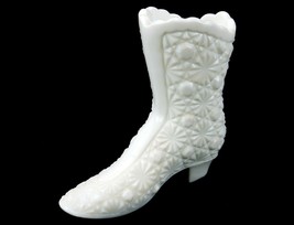 Fenton Boot Vase Figurine, White Milk Glass, Daisy And Button Pattern, #... - $24.45