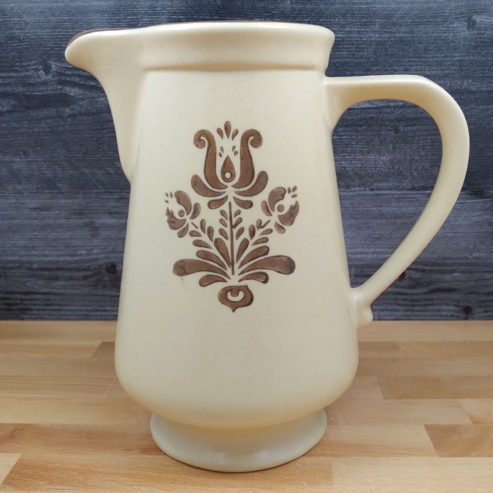 Phaltzgraff 2 Quart Village Pitcher With Lid 416 