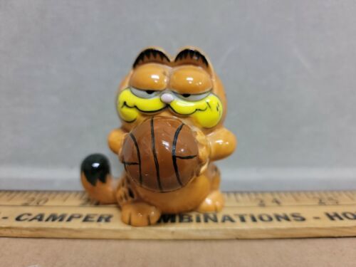 Primary image for Garfield 1981 United Feature Syndicate Enesco Figure basketball 2.5in tall Used 