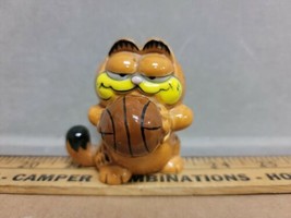 Garfield 1981 United Feature Syndicate Enesco Figure basketball 2.5in ta... - $24.95