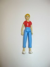 Fisher Price Sweet Streets Hotel Mom Woman Girl Figure Replacement Red Top Jeans - $7.91