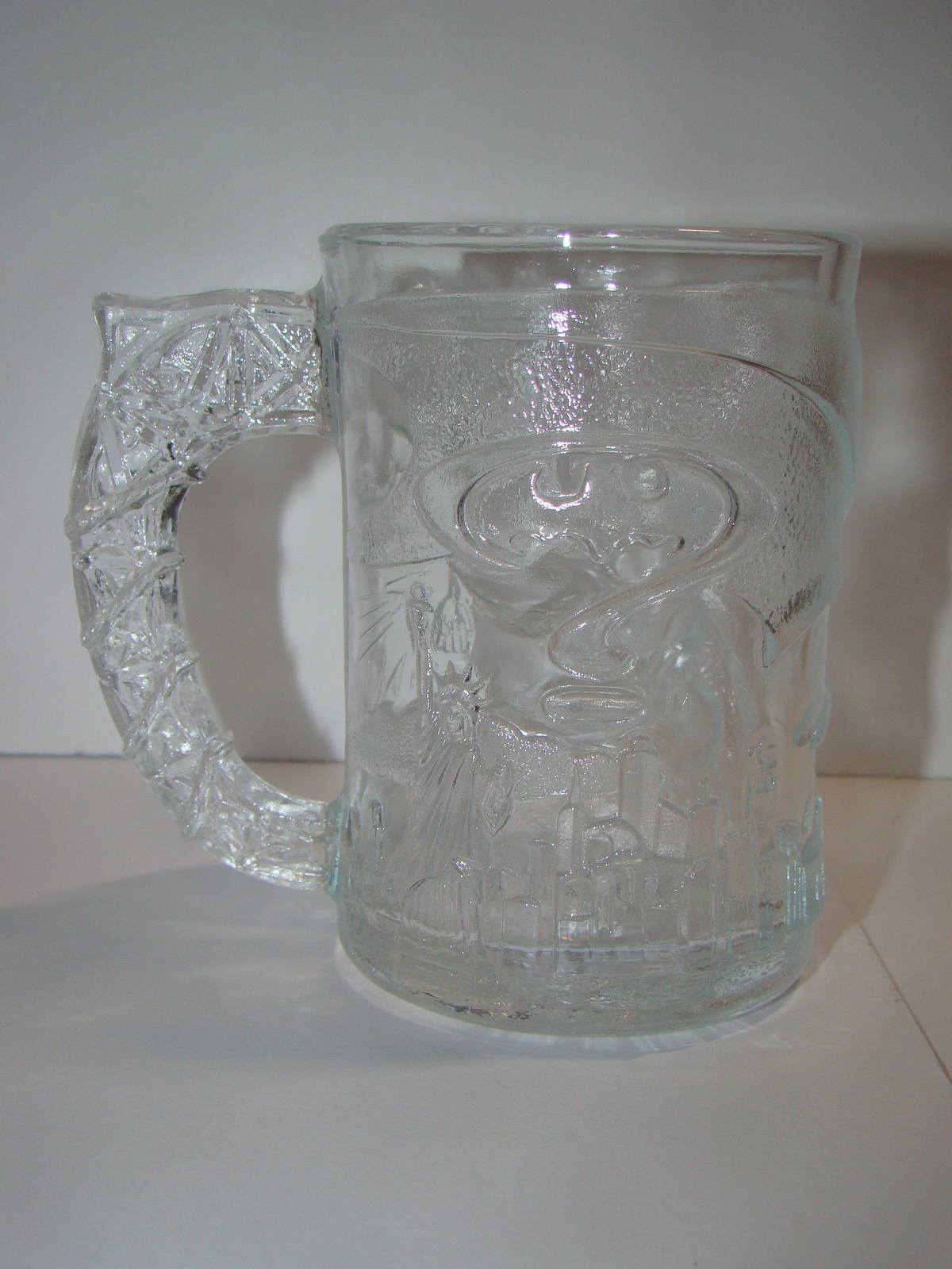 McDonald's - 1995 BATMAN FOREVER - BATMAN Glass Cup - Mugs & Cups