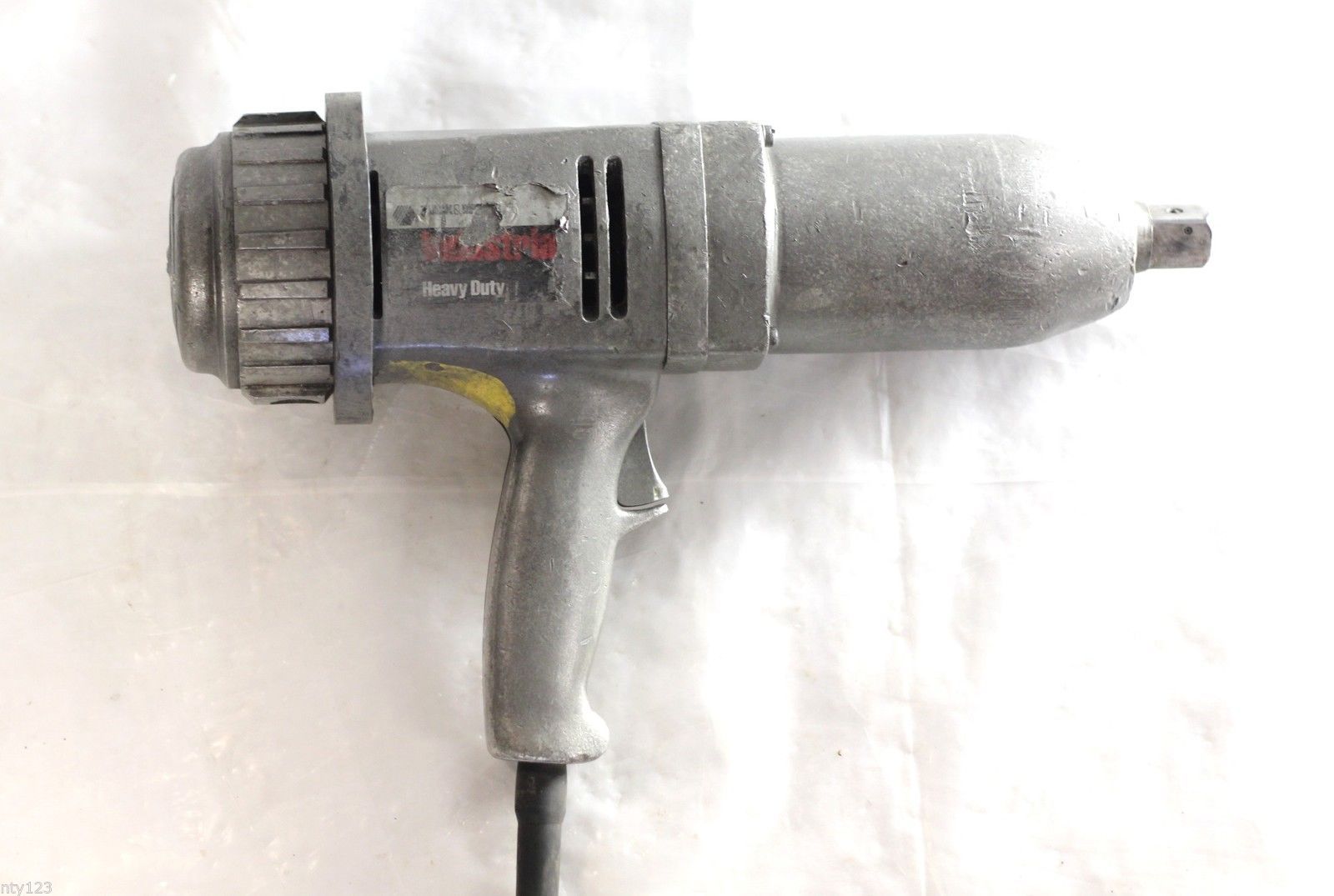 3/4" BLACK & DECKER INDUSTRIAL HEAVY DUTY ELECTRIC IMPACT WRENCH y