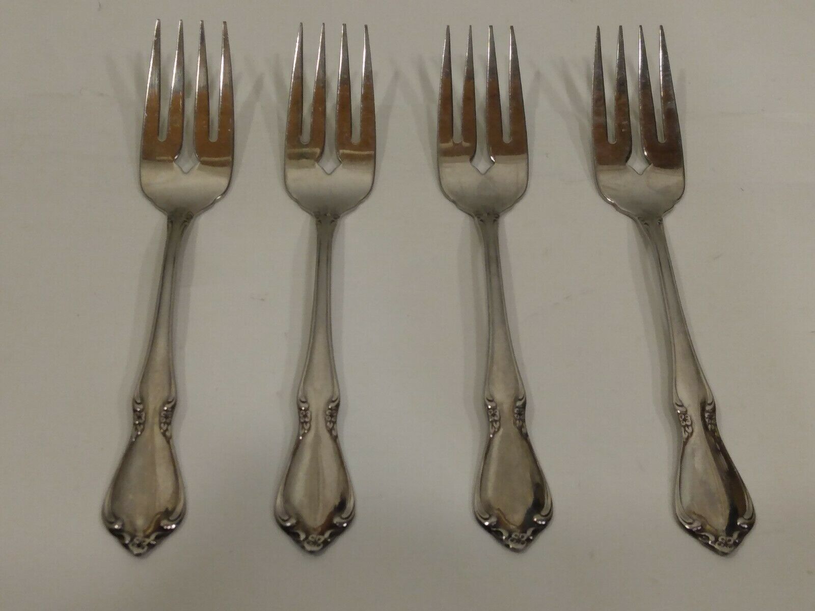 Oneida Stainless Steel FENWAY/DAYDREAM Lot of 2 Salad Forks 6 1/8" NEW 