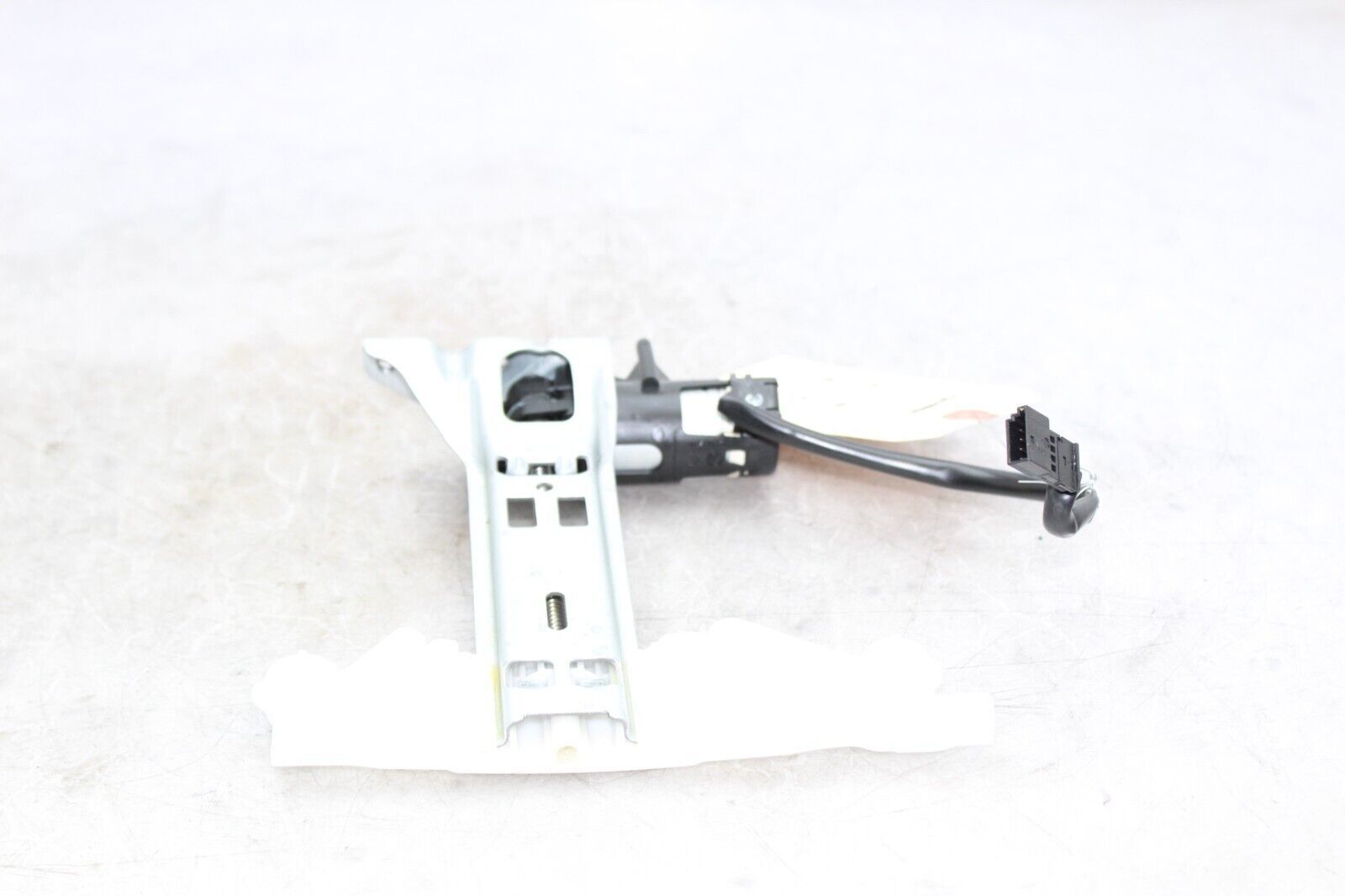 0913 BMW X3 Front Left Driver Seat Headrest Adjustment Motor Brose