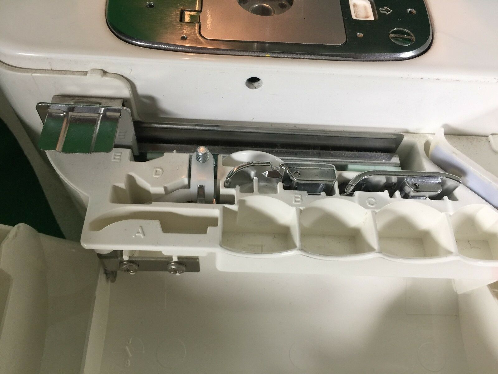 Singer Quantum XL1000 w/ Embroidery Attachment *Read Description