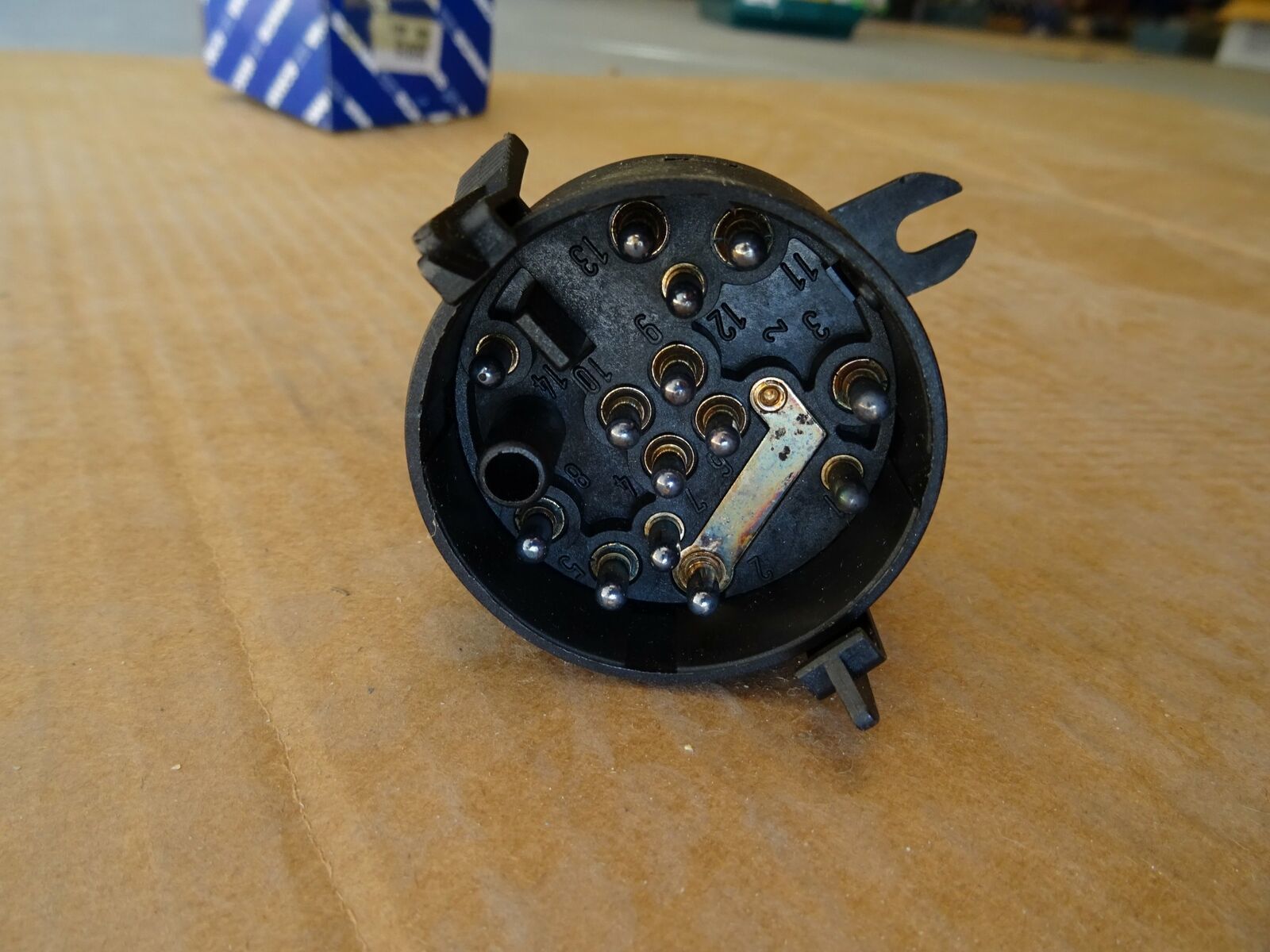 SCANIA LIGHT SWITCH 365015 93 113 114 / M 3836 Bottles & Jars