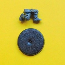 Imperial Guard Cadian Kneeling Legs and Base Bit A