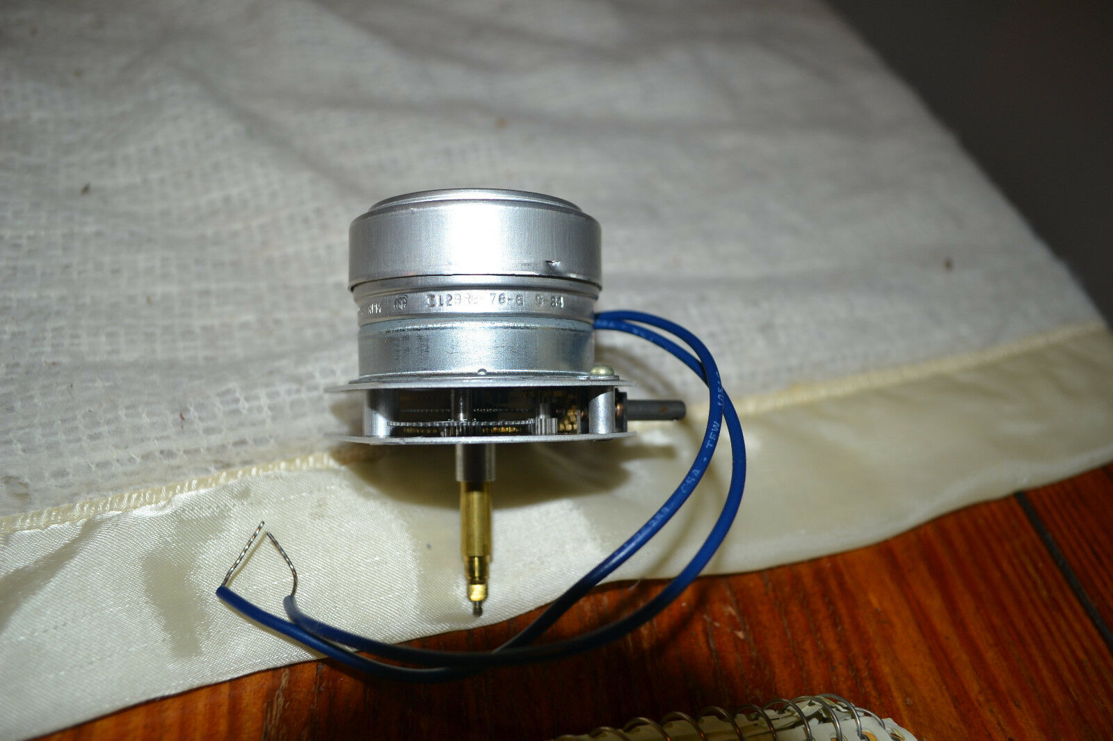 NEW 220V 1RPM SYNCHRON CLOCK MOTORS Hansen 620 Parts