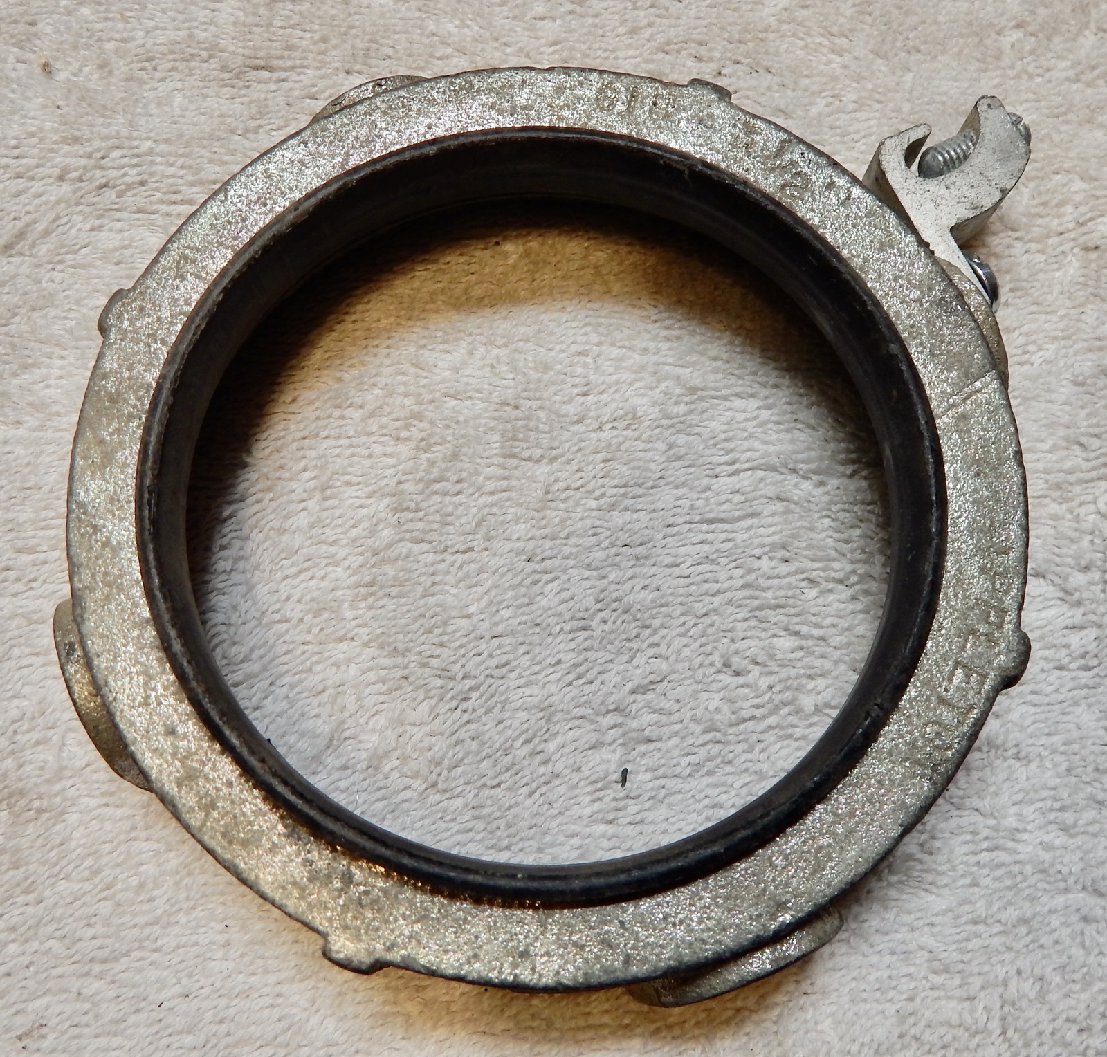 3 1/2” Insulated Metallic Grounding Bushing Conduit Locknut Ground NOS USA 255F Conduit Fittings