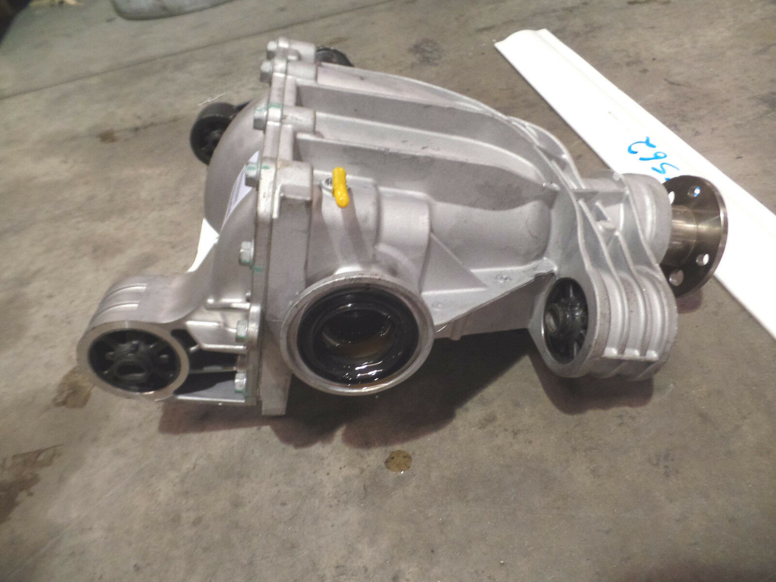 OEM FRONT DIFFERENTIAL AXLE CARRIER NISSAN TITAN XD 16 17 18 NO DAMAGE 492 MILES Differentials