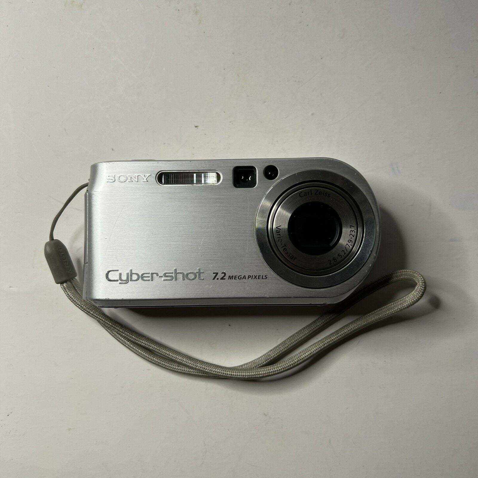 Sony CyberShot DSCP200 7.2MP Digital Silver Camera Complete Digital