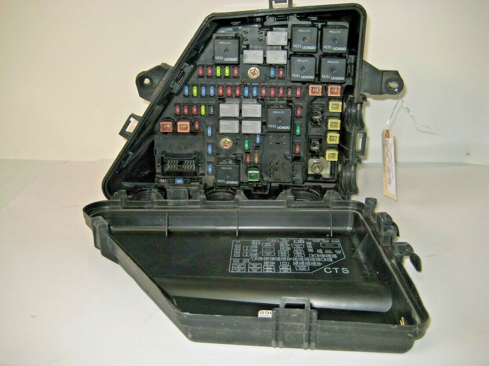 2005 Cadillac CTS Main Engine Under Hood Fuse Box Assembly ... 2005 cadillac cts fuse box 