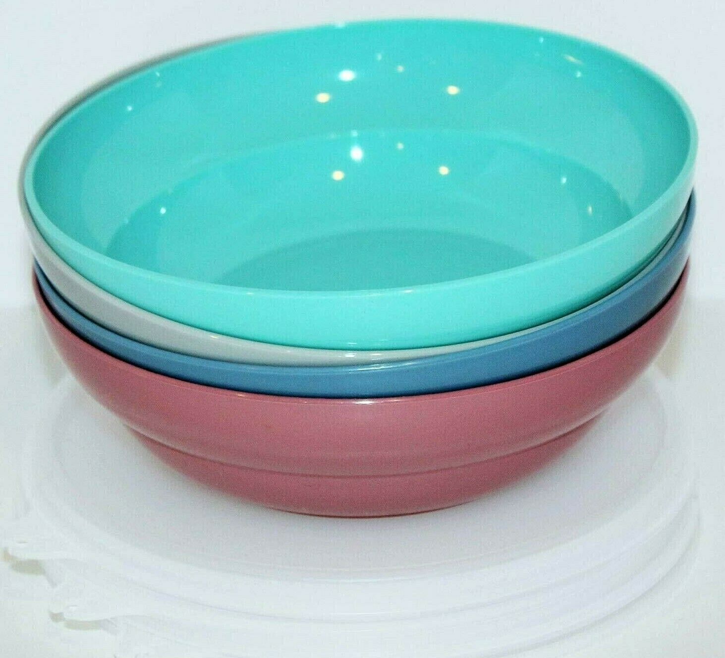 TUPPERWARE NEW USA VINTAGE Nesting 2cp Cereal Bowls with Seals Country