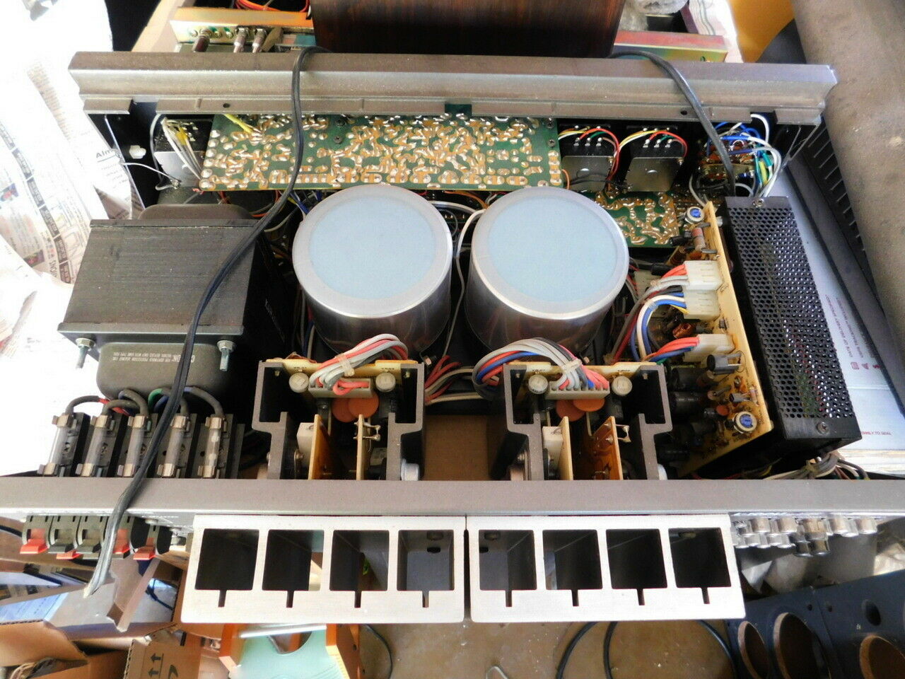 Luxman L100 - Đánh giá chi tiết, thông số kỹ thuật và giá cả mới nhất 2021 2