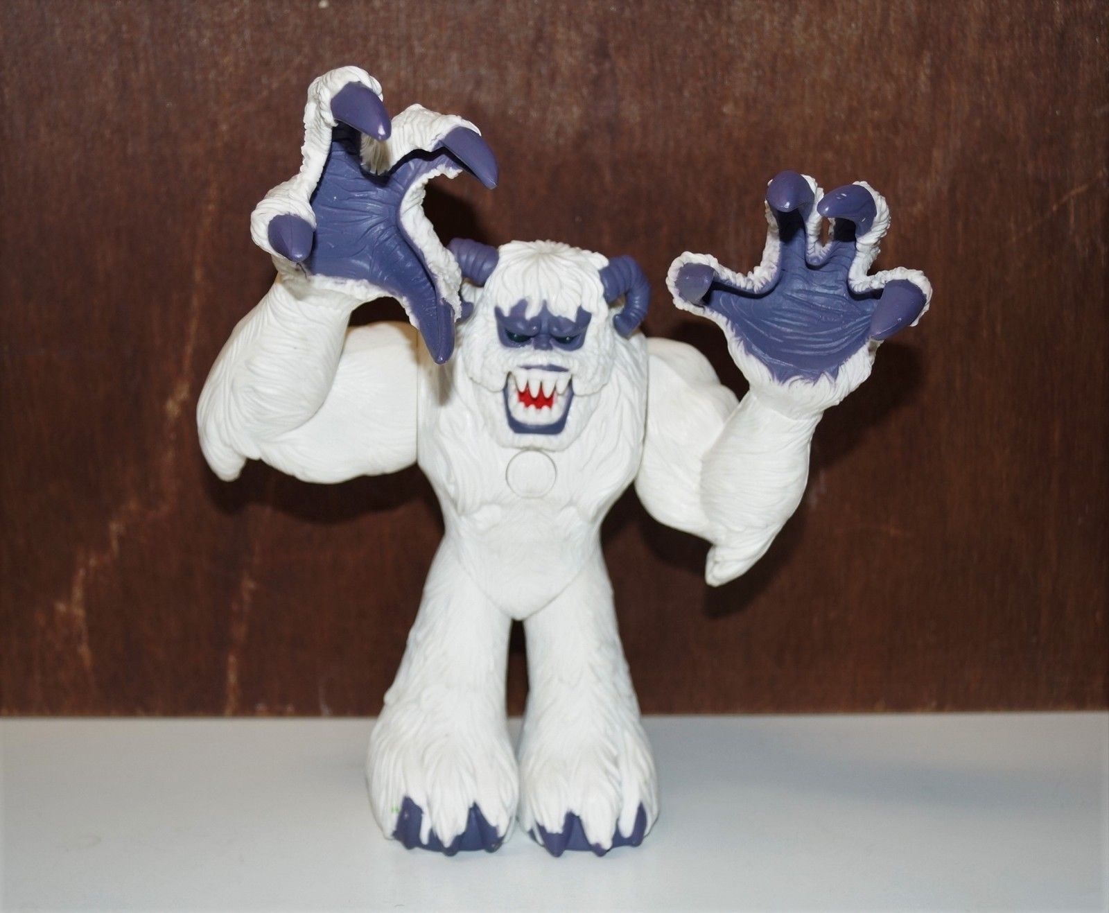 2006 Matchbox Mega Rig Arctic Adventure Yeti Snow Monster Abominable