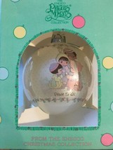 Enesco Christmas Precious Moments Christmas Ornament “Peace To All” 1989-Vintage - $9.00