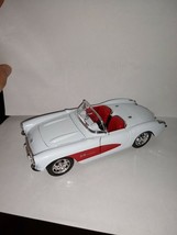 1/24 Scale Welly Diecast White/Red 1957 Chevrolet Corvette - $12.19