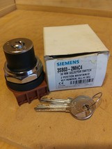 Siemen 3SB03-2MHC4 Selector Switch with Keys - $30.58
