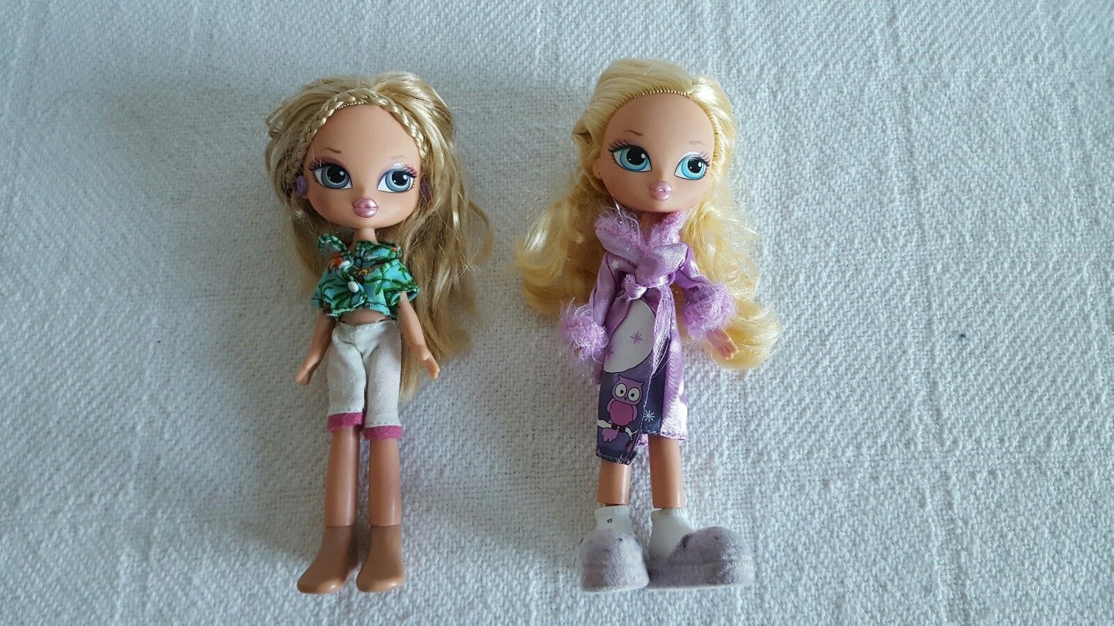 Primary image for Lot of 2 Beautiful Bratz Dolls with Clothes, Shoes Ship Fast