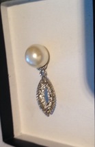 beautiful pearl and silver tone pendant - $19.99