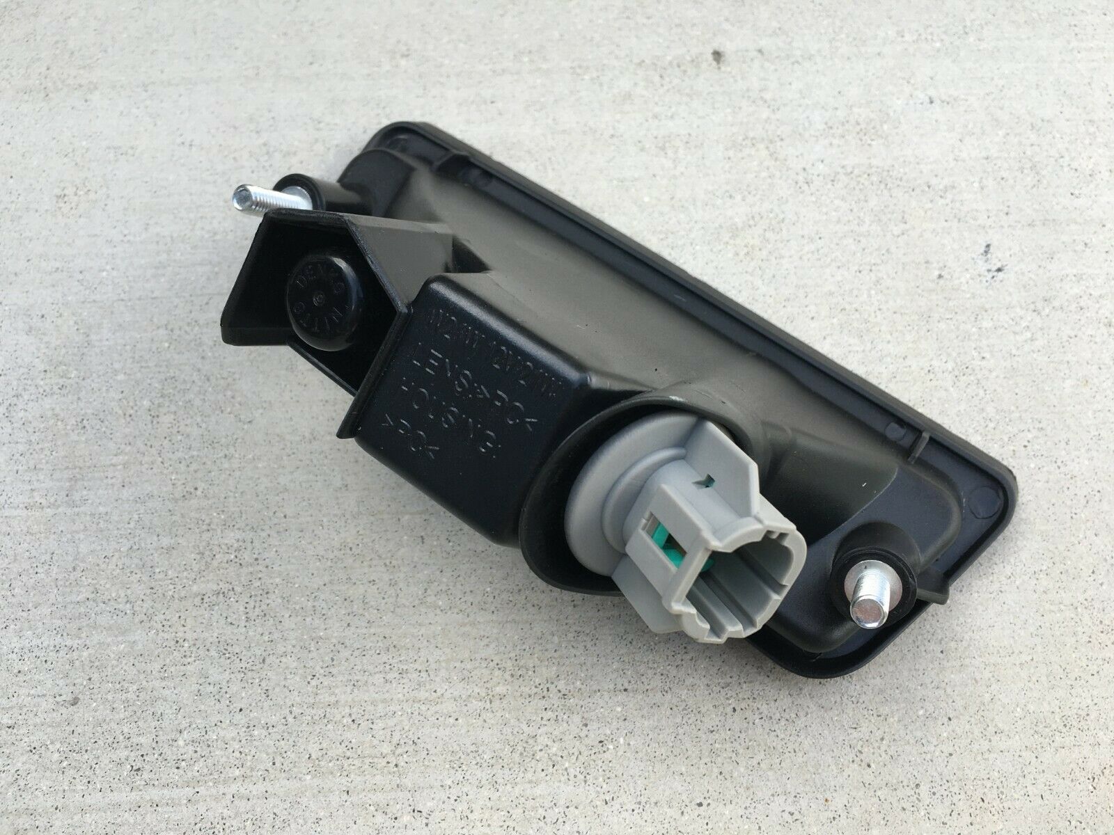 for 20142020 Nissan Rogue Rear Bumper Center Brake Lamp Stop Reflector