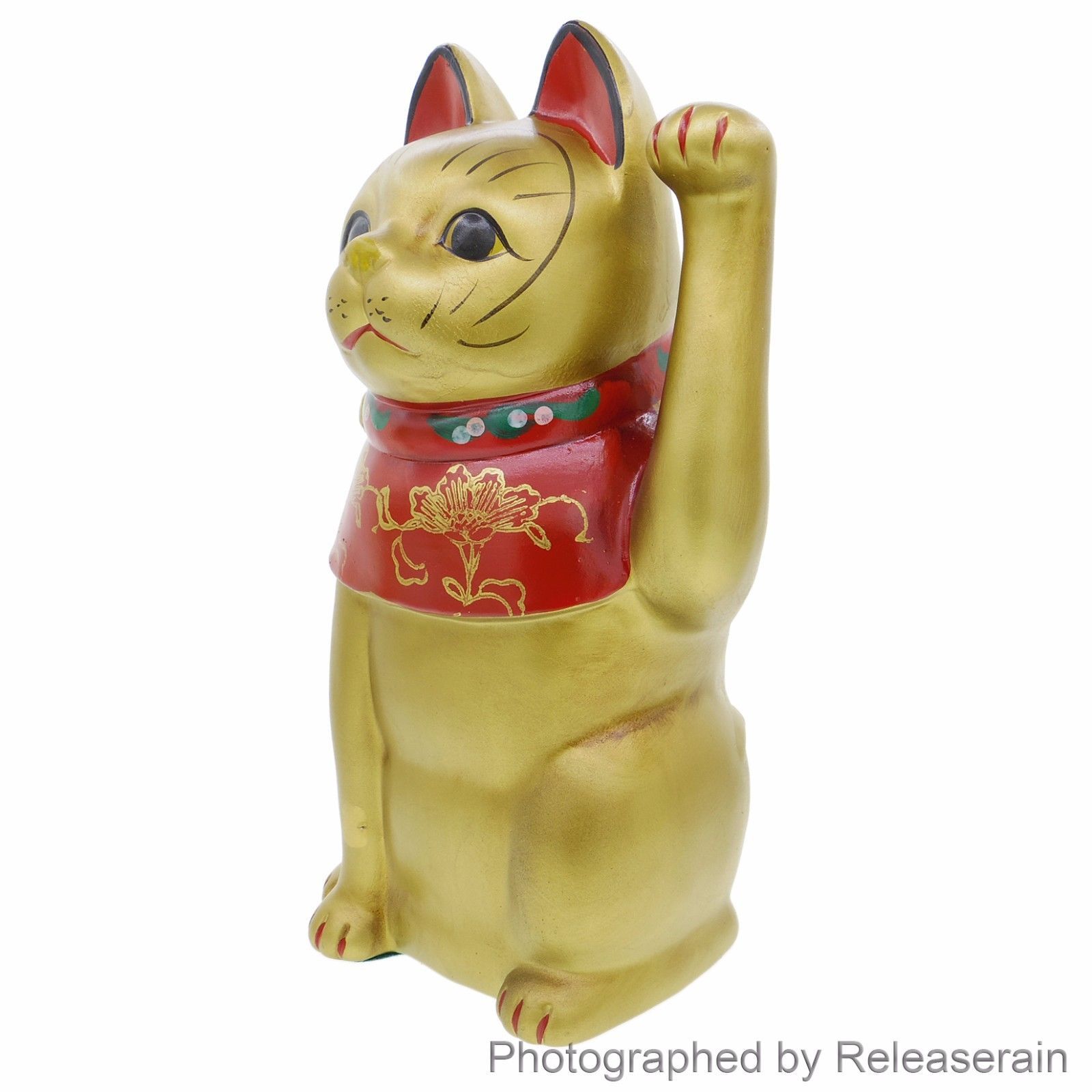 japanese lucky cat statue