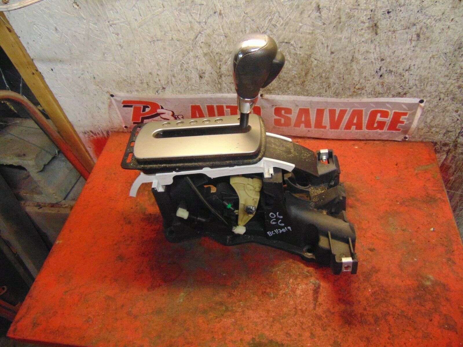 05 07 06 Pontiac G6 oem factory automatic transmission shifter assembly