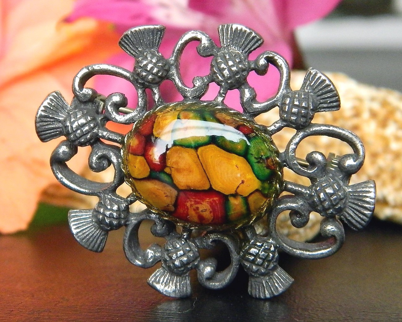https://images.bonanzastatic.com/afu/images/c51c/794e/912d_4402878635/Vintage_Celtic_Scottish_Thistle_Pin_Brooch_Pewter_Heathergems_Cabochon.jpg
