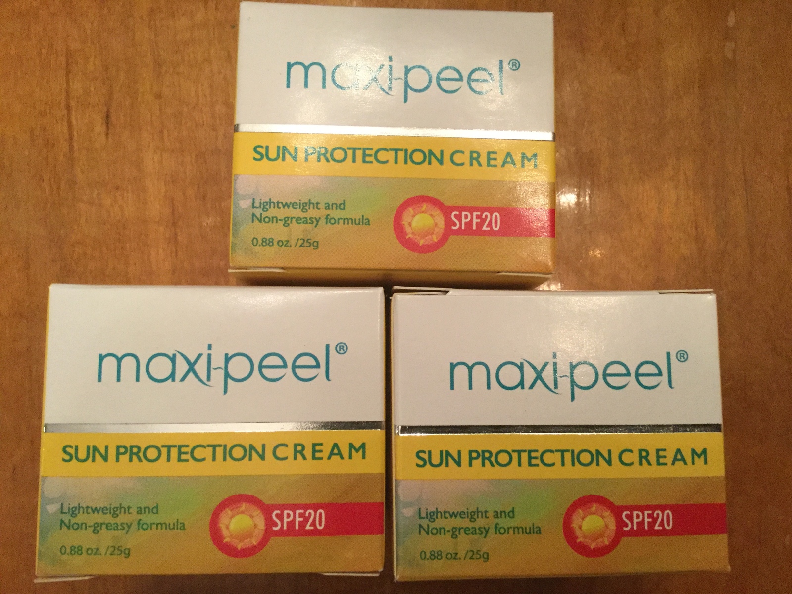 Maxi Peel Sun Cream 25g ( pack of 3) Expire 2023 Sunscreen