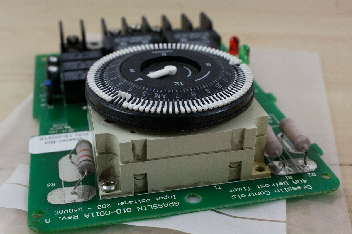 GRASSLIN Controls 40A Defrost Timer for PARTS OR REPAIR 0100011A DTSX