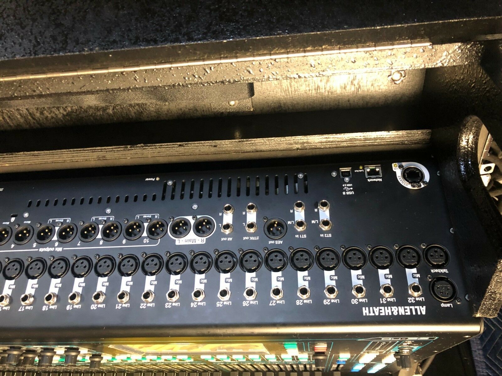 Allen & Heath QU32 Mixer with Gator case Live & Studio Mixers