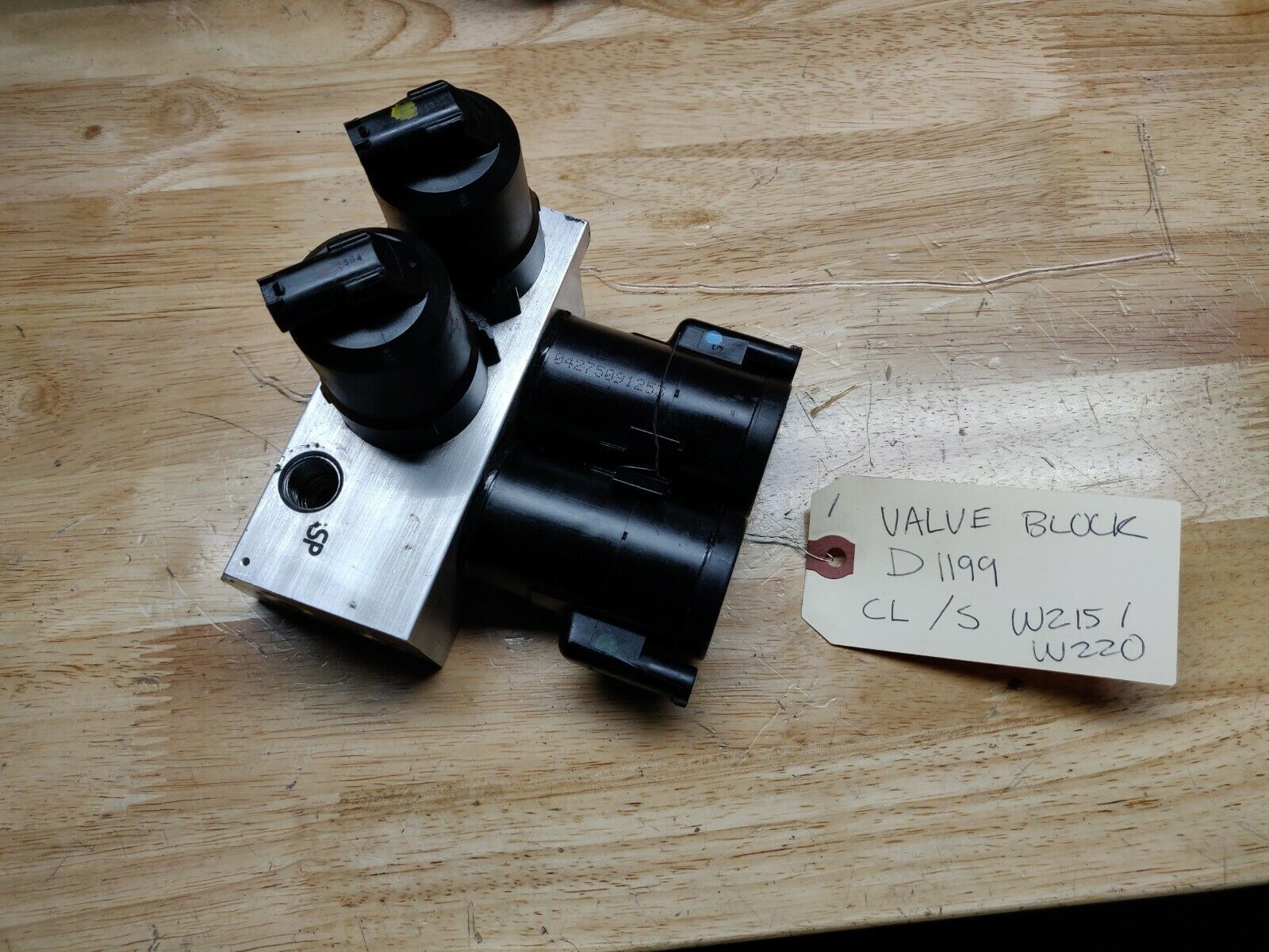 Mercedes W220 W215 ABC HYDRAULIC SUSPENSION ACCUMULATOR W VALVE BLOCK