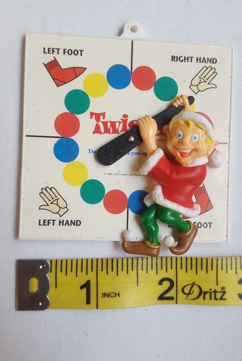 Hasbro 2004 Twister Board Game Elf Christmas xmas Tree Ornament Pre