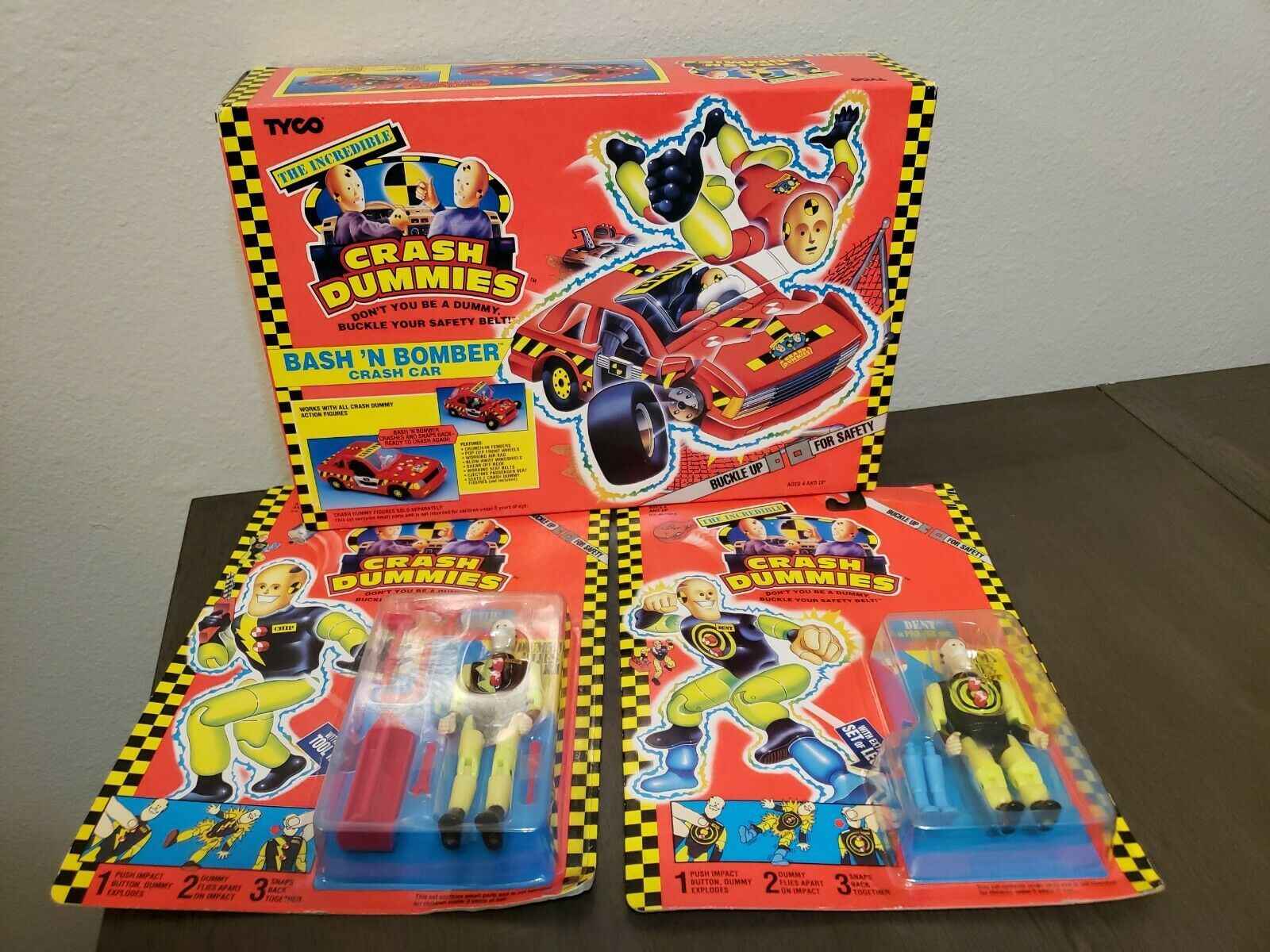 RARE set The Incredible Crash Dummies Car And 2 Crash Dummies From Tyco sealed Action Figures