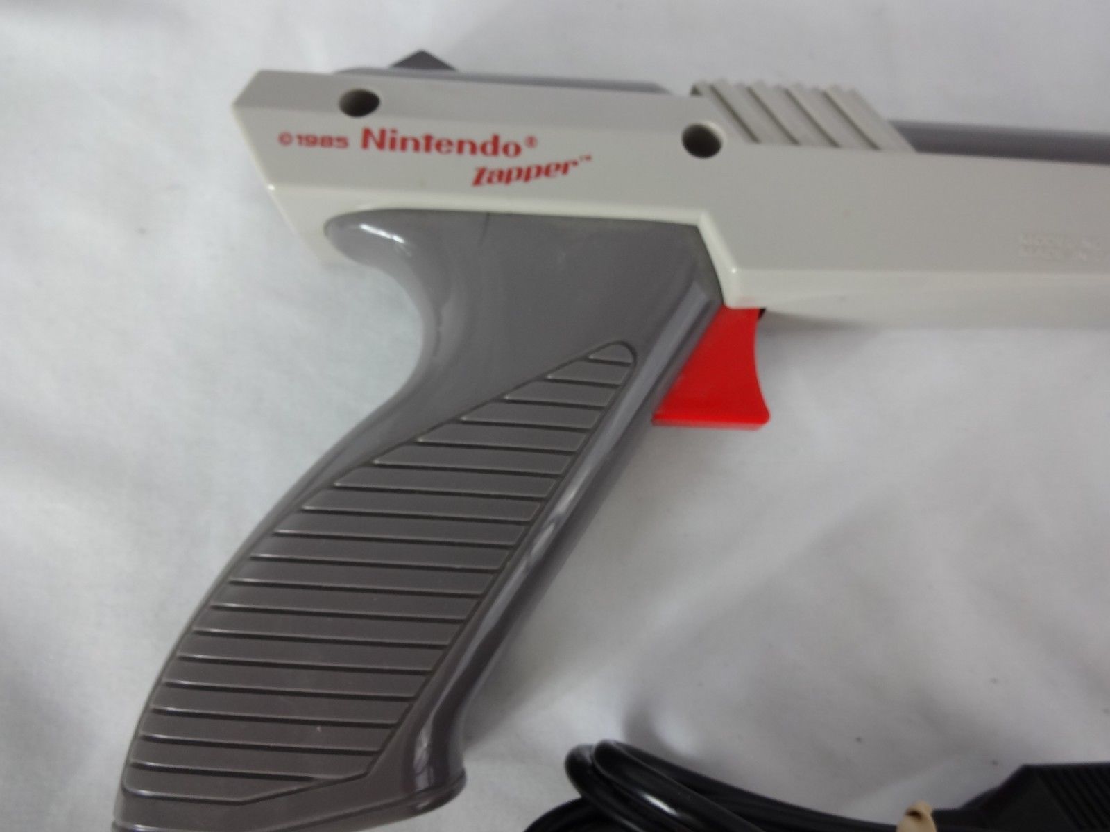 Nintendo NES Light Gun Gray 1985 Authentic Zapper Tested and Works