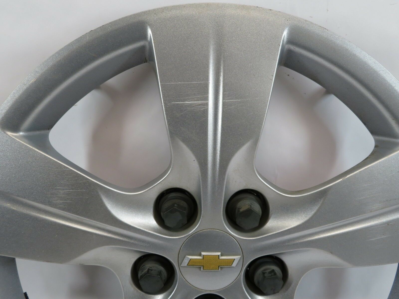 10928 CHEVY CRUZE 16 17 18 2018 OEM 15" CENTER WHEEL COVER PIECE