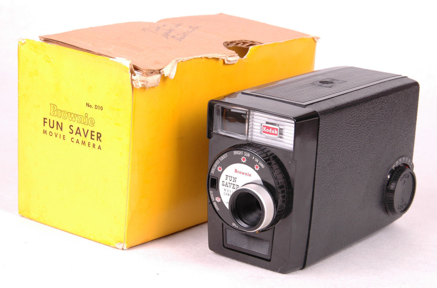 Vtg 1960'S KODAK BROWNIE FUN SAVER 8MM MOVIE CAMERAOriginal BoxD10