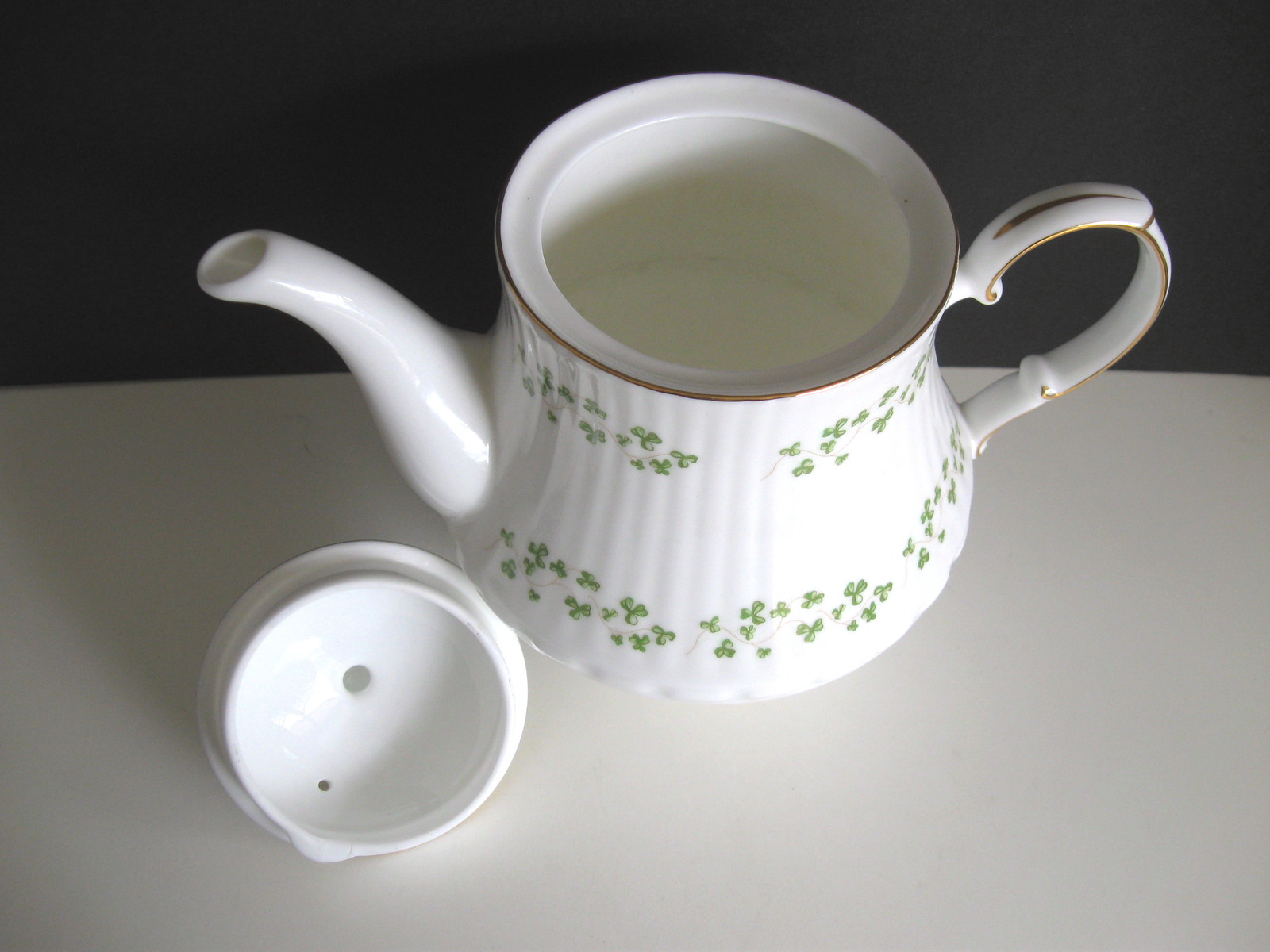 Royal Tara Fine Bone China Ireland Teapot with Lid Trellis Shamrock