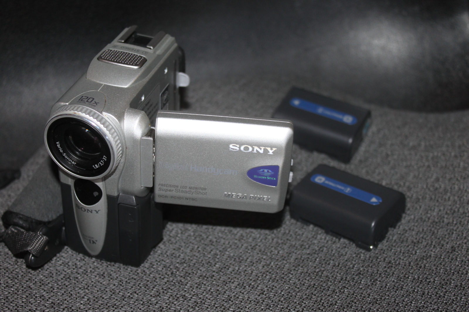 SONY DCR-PC101K - ビデオカメラ