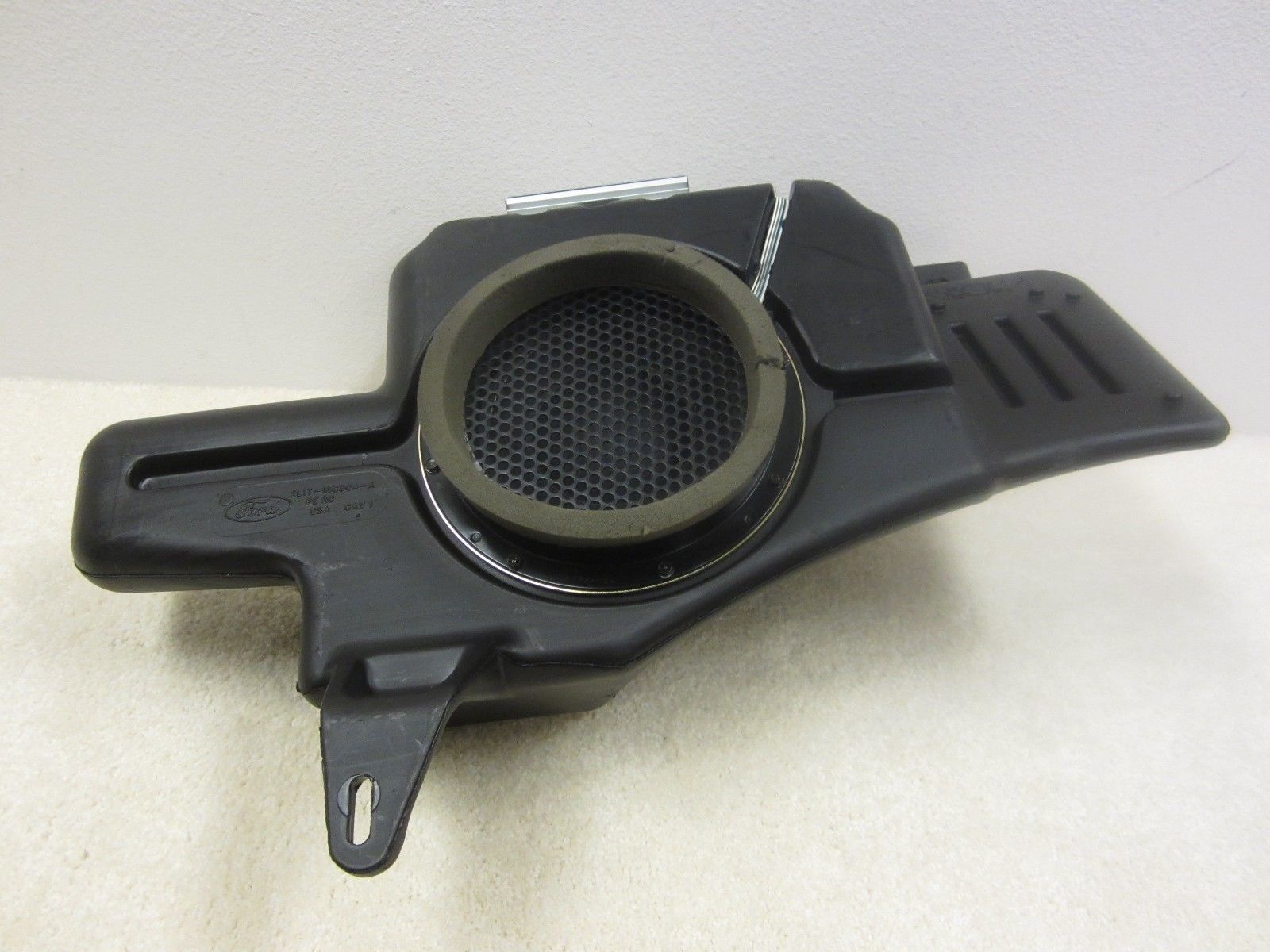 2003 2006 LINCOLN NAVIGATOR REAR SUBWOOFER SPEAKER UNIT 2L1T18C804A